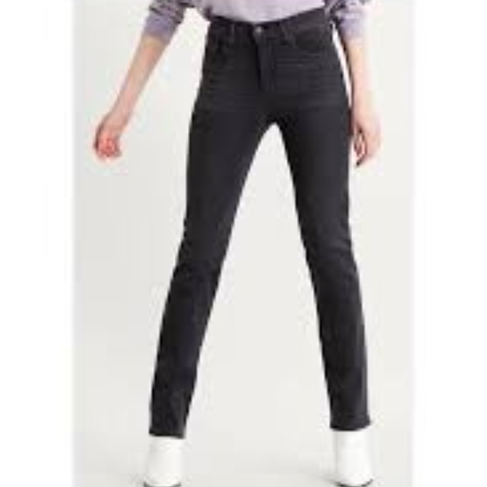 Levi Supreme Curve Skinny NWOT
